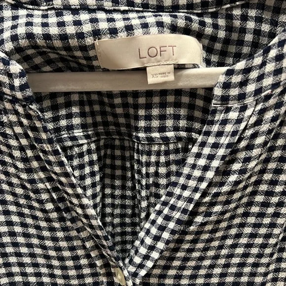 LOFT Size XS Button Down cap sleeve blouse. Barely worn - Picture 2 of 6